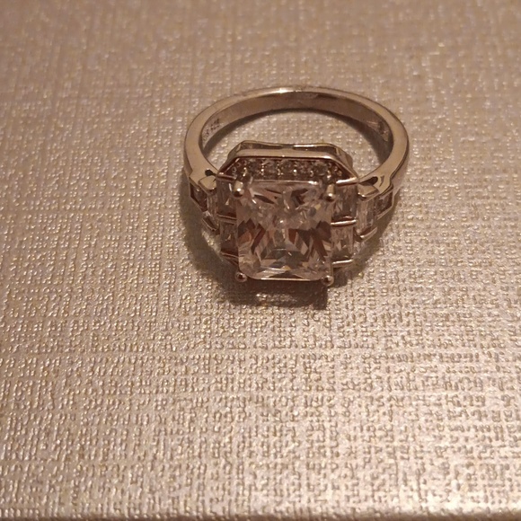 Cubic Zirconia Ring - Picture 1 of 3
